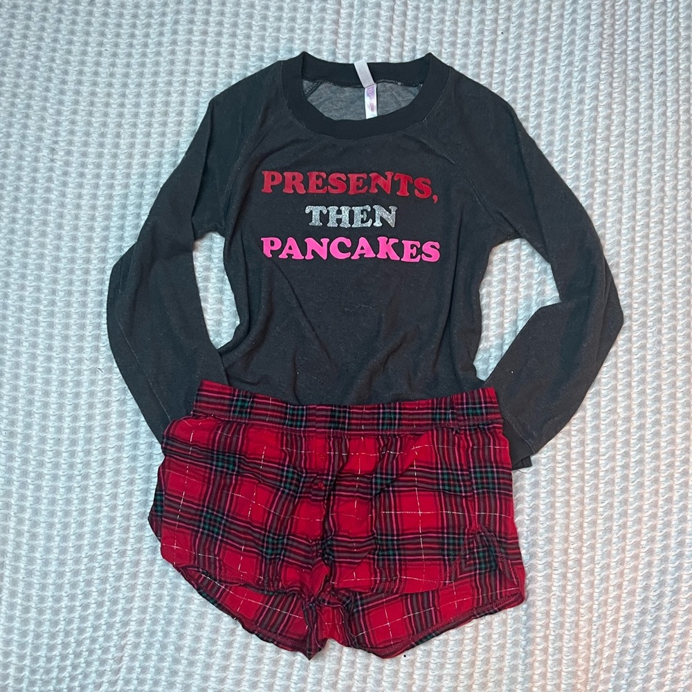 Cute Christmas pajamas flannel shorts small presents then pancakes